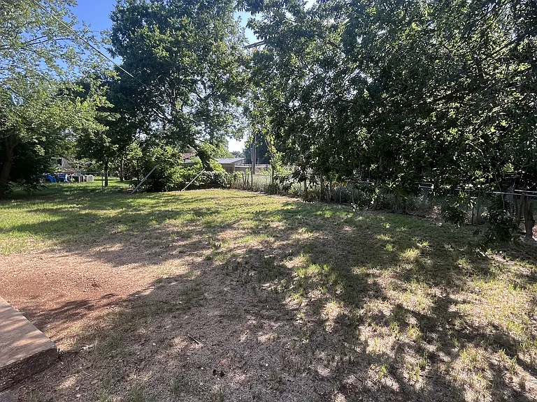 2406 NW 4th St — Photo 17