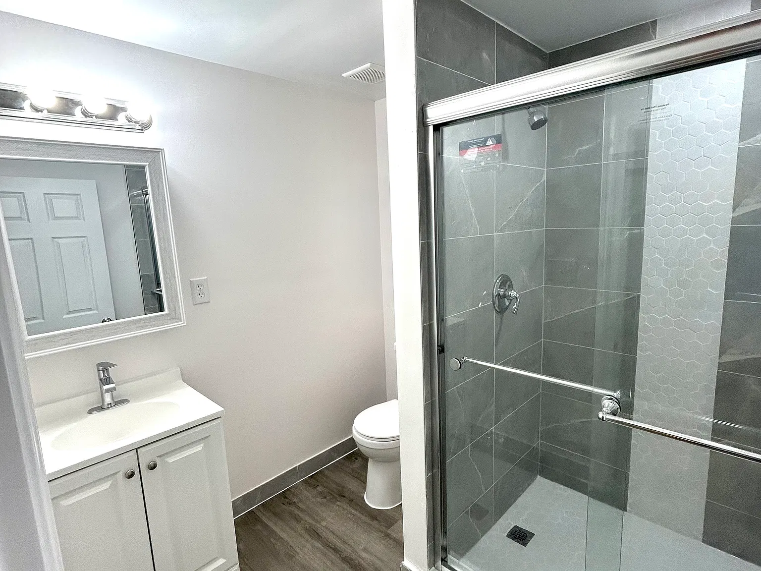 2 bed, 700 sqft, $1,600 — Photo 2