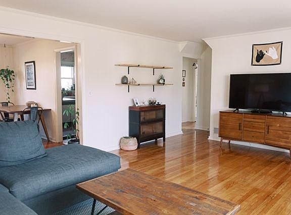 3rd image of 226 Elwood Ave