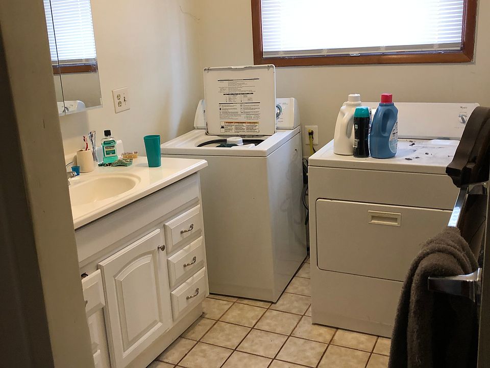 2nd image of 811 Main St