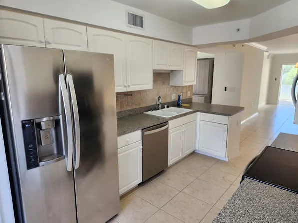 4925 Sandra Bay Dr APT 101, Naples, FL 34109