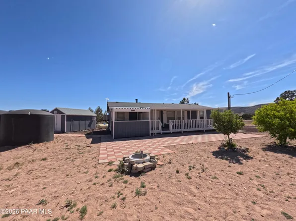 27585 W El Oro Dr, Seligman, AZ 86337