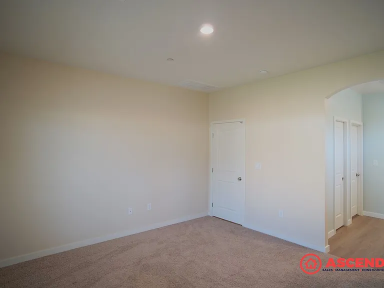 1018 Warwickshire Ave — Photo 17