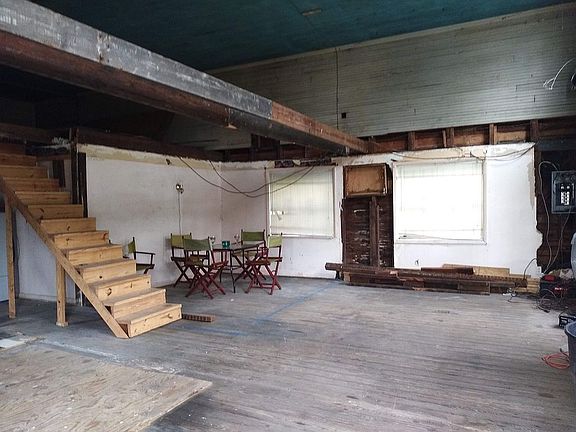 5th image of 770 E 57th St