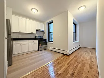 148 Parkside Avenue, #3C