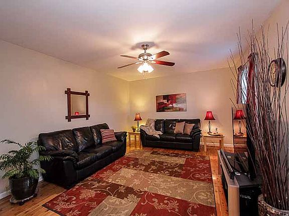2nd image of 8 Sheafe Cir