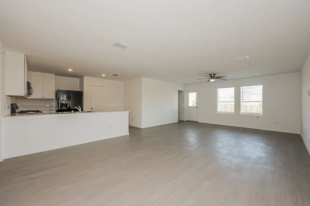 4 bed, 2.0 bath, 1760 sqft, $2,410 — Photo 4