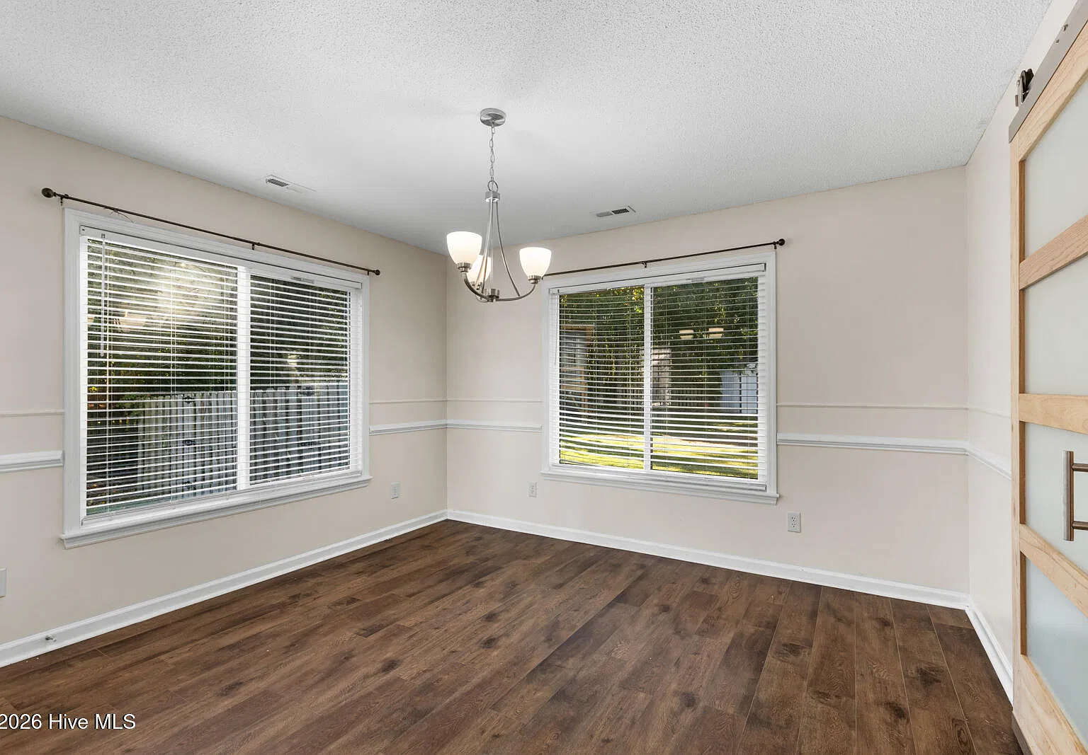 3 bed, 2.5 bath, 2064 sqft, $1,750 — Photo 4