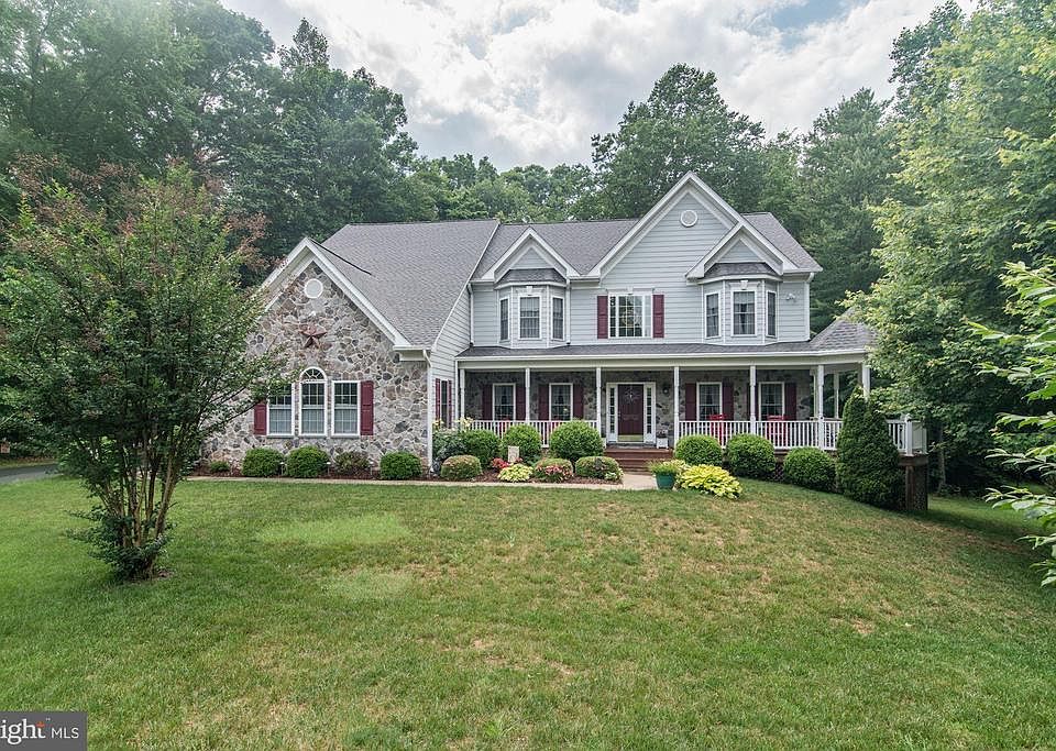 1st image of 13400 Classic Oaks Ct