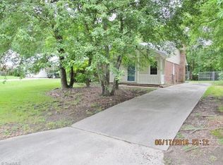 2102 Bracyridge Rd, Greensboro, NC 27407