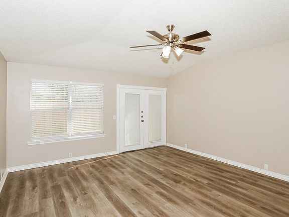 3rd image of 3121 Briary Trace Ct