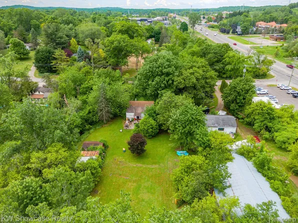 782 Sunset St, White Lake, MI 48383