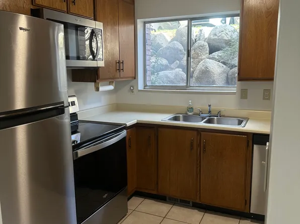 1229 E Cottonwood Hills Dr, Sandy, UT 84094
