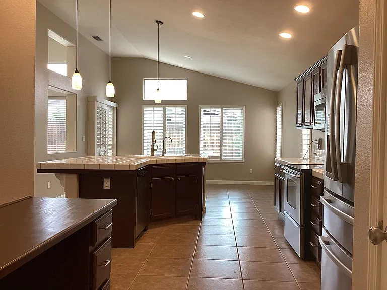 7526 N Ellendale Ave — Photo 15
