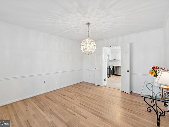 3rd image of 6861 Grande Ln