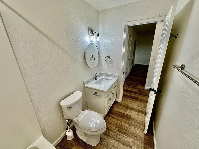 802 E Kara Ln — Photo 16