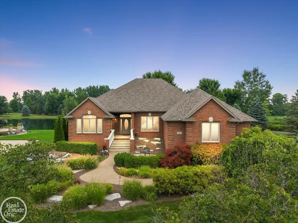 62682 Coralburst Dr #16, Washington, MI 48094