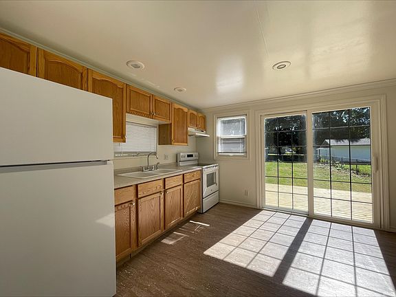5th image of 211 E Louis St