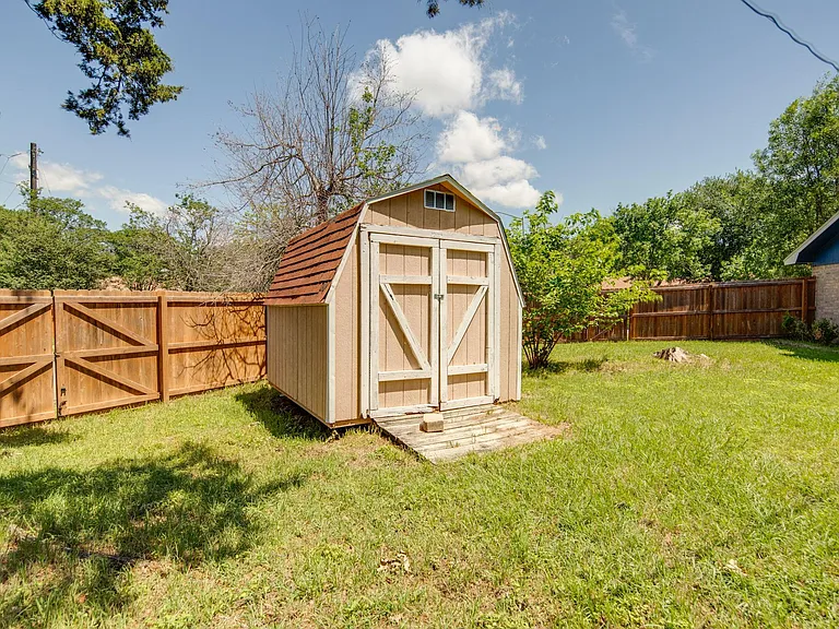 3000 Longleaf Dr — Photo 22