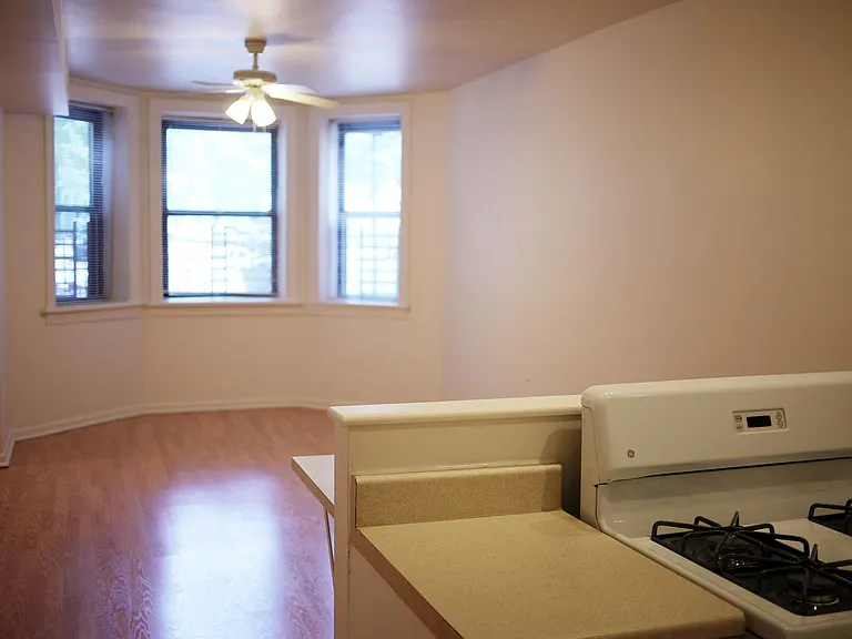 846 S Loomis St — Photo 16