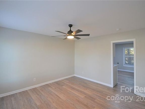 3rd image of 312 W Catawba Ave APT 3