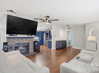 605 Ridgewood Ct, Mount Holly, NC 28120