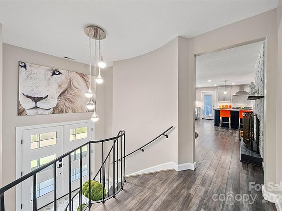 4th image of 1195 Woodmont Dr