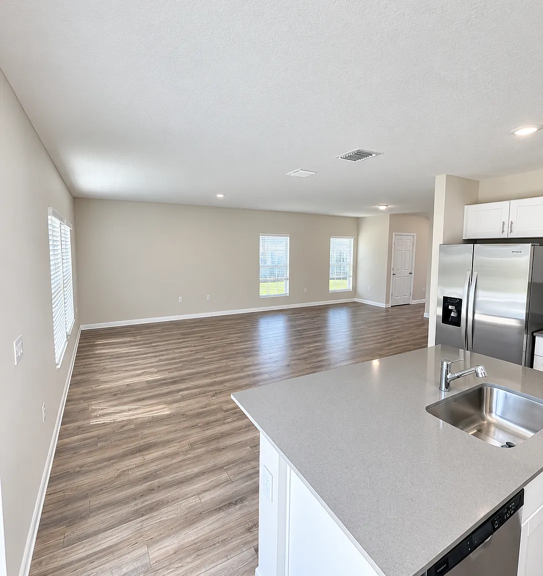 5 bed, 2470 sqft, $2,600 — Photo 4