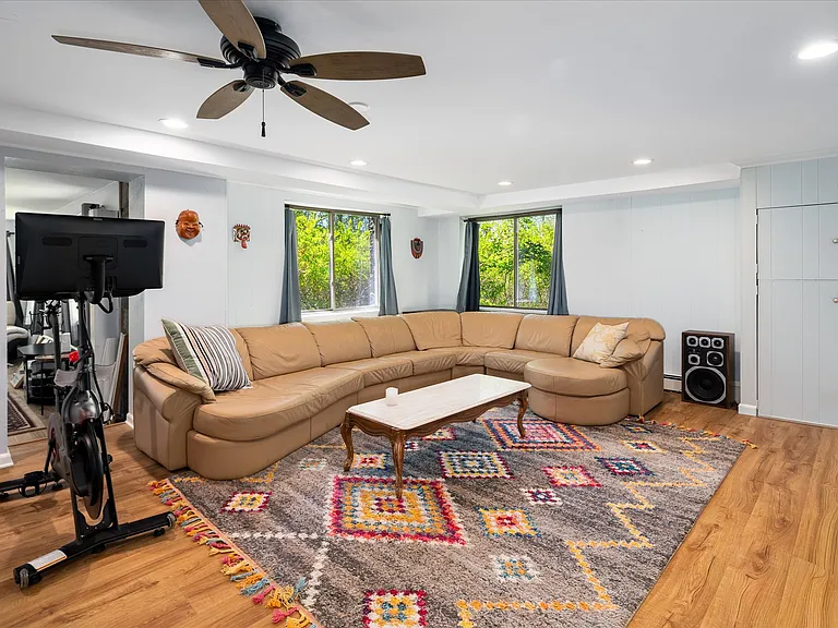 37 Mekeel St #C — Photo 11