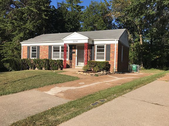 Front house - Parking on driveway