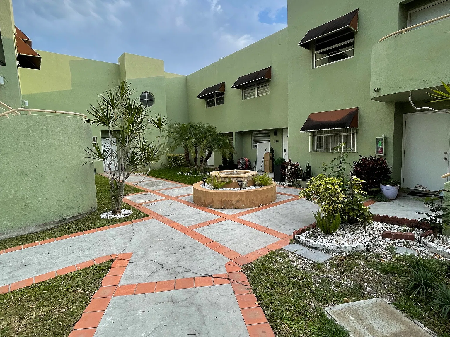 2 bed, 2.5 bath, 1108 sqft, $2,450 — Photo 1