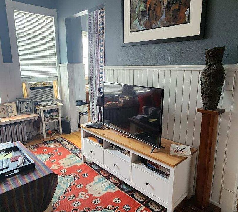 Unique 1br, 1st flr Mansion Apt. June 1 AVAIL Hdwd flrs, tall ceilings