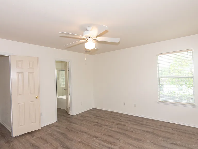 913 Coronation Way — Photo 29