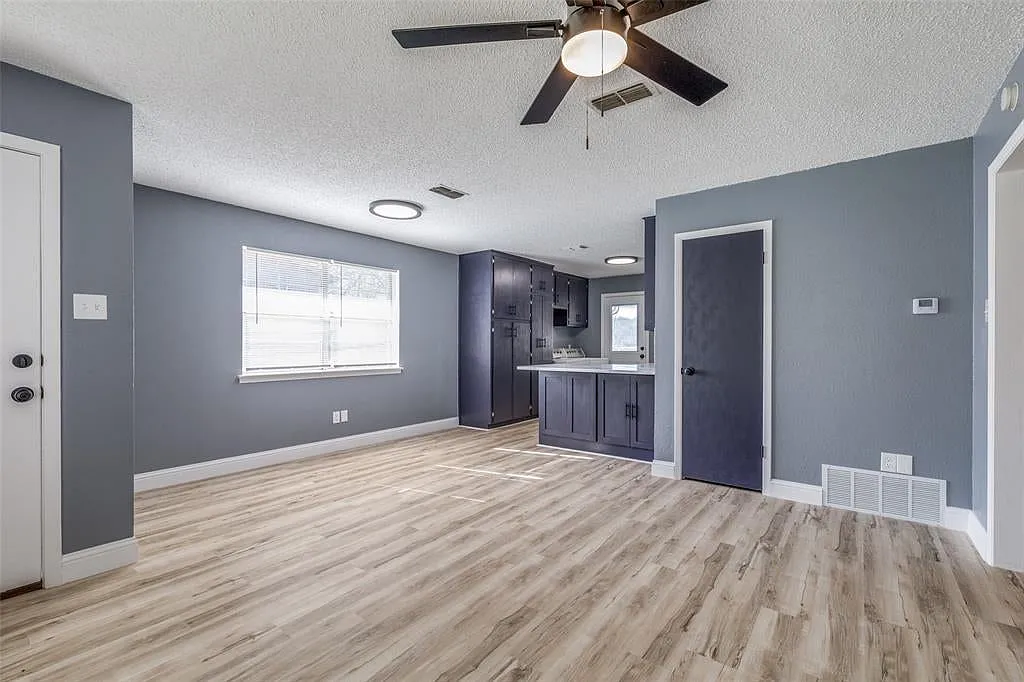 2 bed, 835 sqft, $1,350 — Photo 3