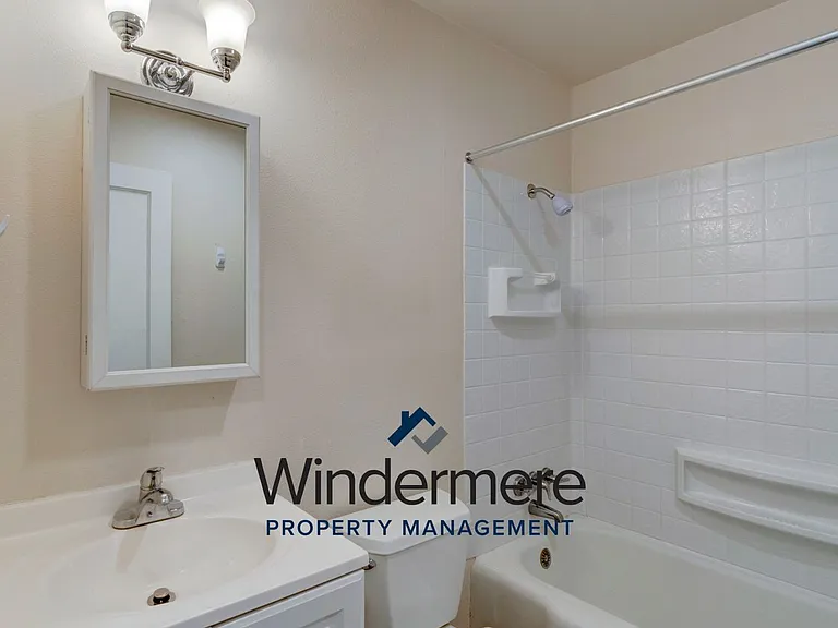 M1548: 865 N Oak Harbor St — Photo 12