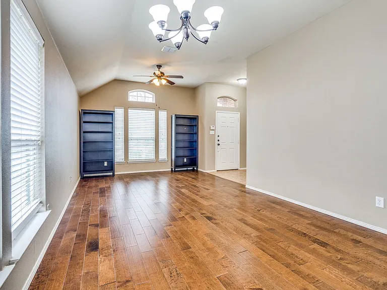 1301 Red River Dr — Photo 8