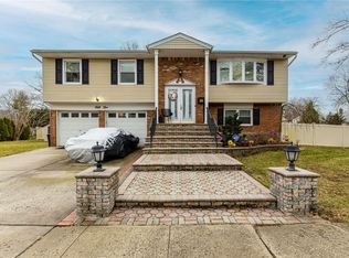 55 Duncan Dr W, Westbury, NY 11590