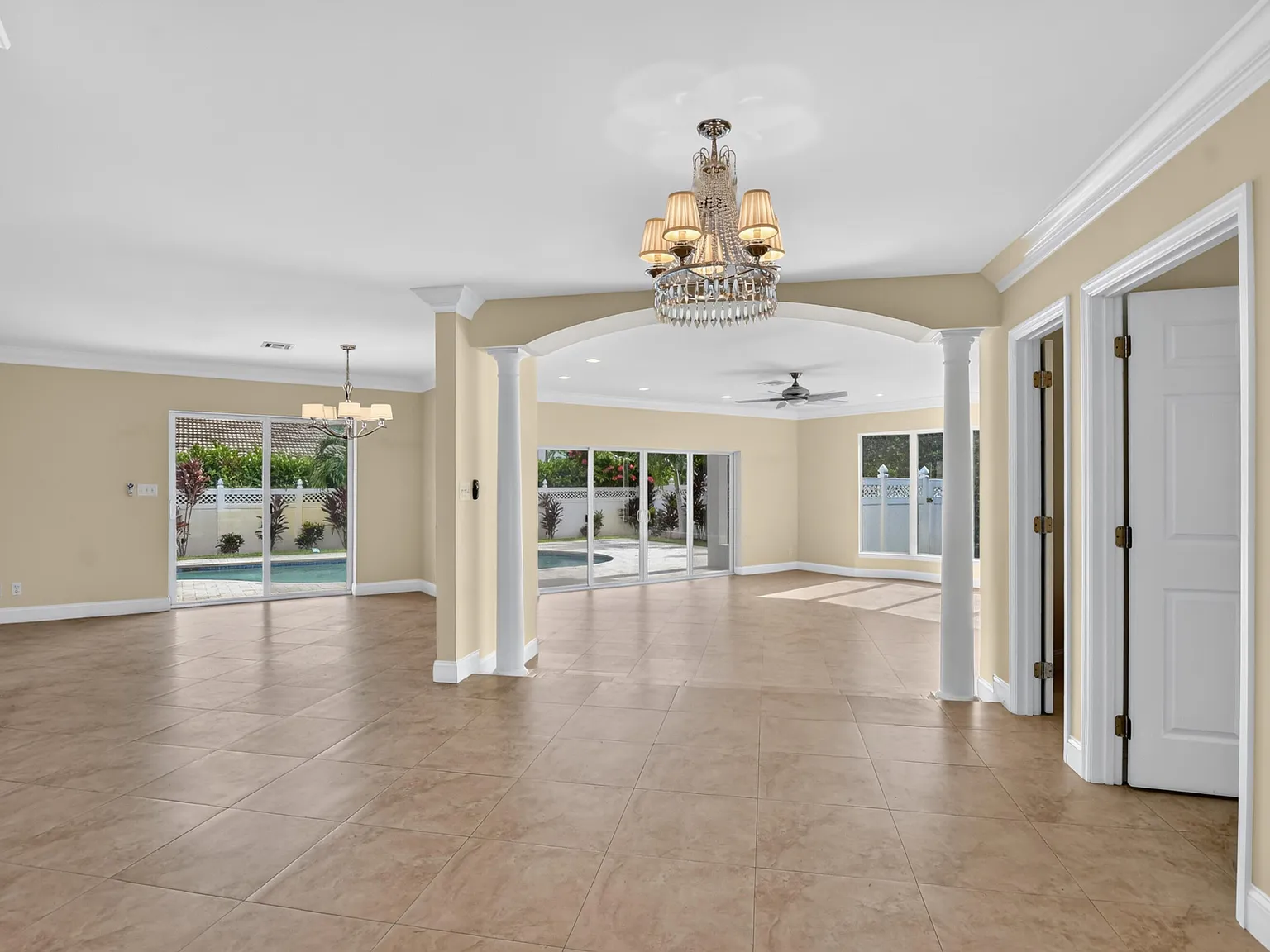 3 bed, 2.5 bath, 1954 sqft, $10,000 — Photo 4