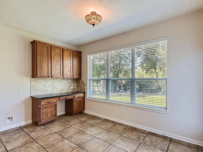 1907 Silver Brook Ln — Photo 10