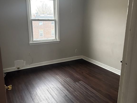 5th image of 30 Sellers Ave APT 1