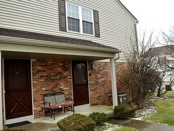 2nd image of 44572 Bunkerhill Dr N