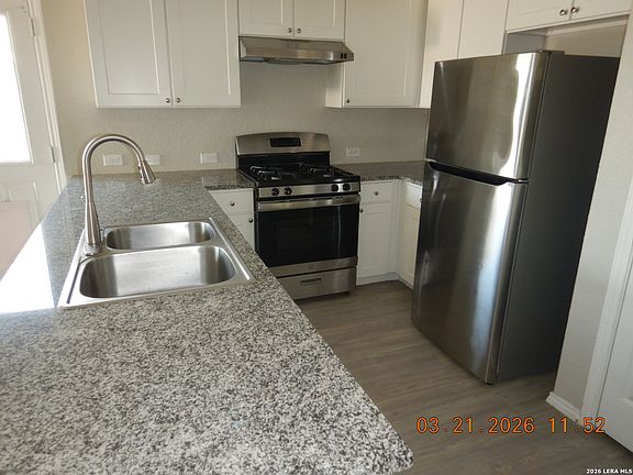 3rd image of 7211 Lavaca Blf