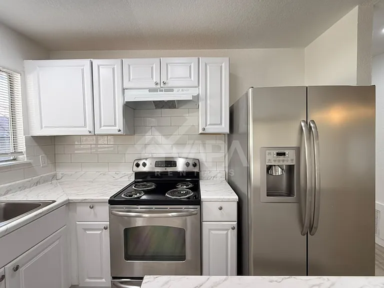 2706 Lakebriar St — Photo 5