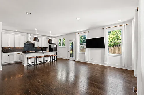 602 Douglas Ave Photo 1