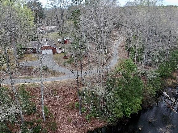3rd image of 326 Deer Trail Dr