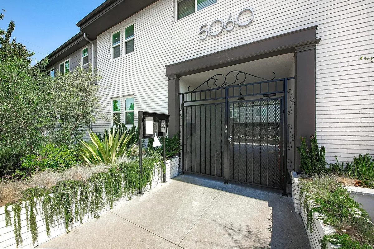 Building Photo - 5060 Hazeltine Ave #9