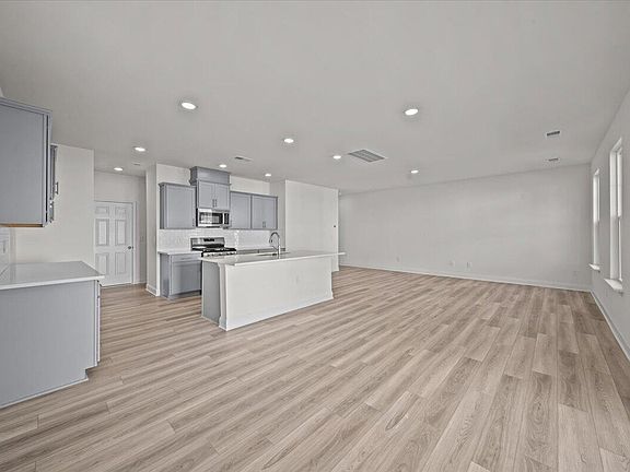 5th image of 42 Gerrard St