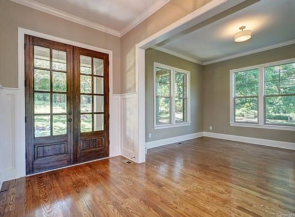 4th image of 215 Homer Ln