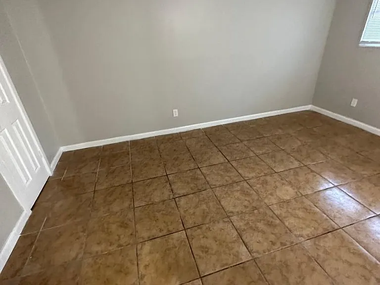 2851 Sophia St — Photo 45