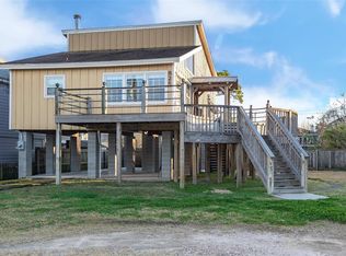 825 Dogwood Rd, Clear Lake Shores, TX 77565